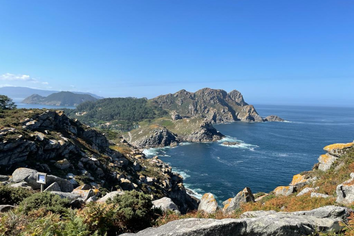 Le Isole Cies  Contro il turismo di massa, tutti vogliono il “numero chiuso”: è davvero la soluzione?