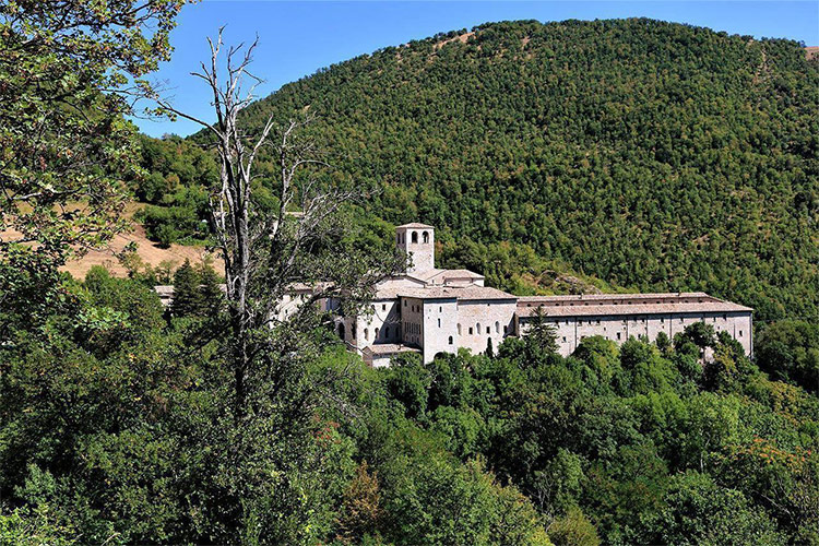 Itinerario 3, ai piedi del Monte Catria