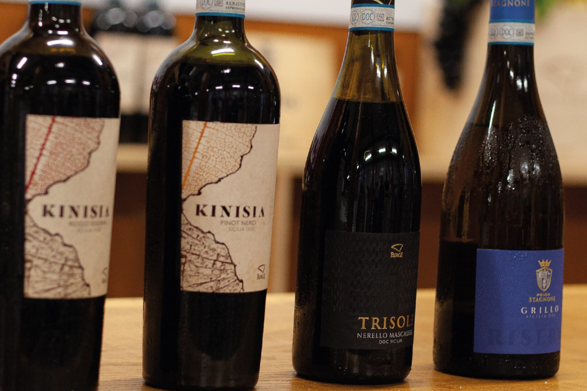 Il vino che cammina piano: appunti di un flâneur tra Champagne, Franciacorta e Marsala