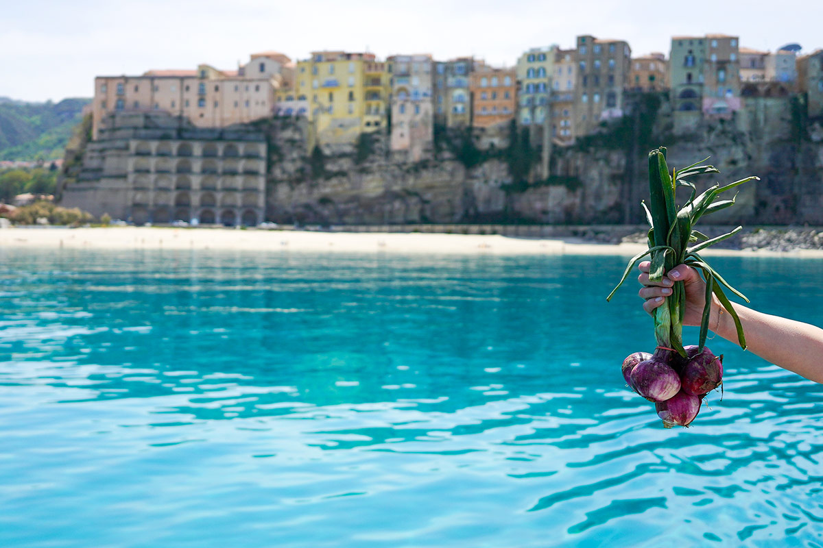 Tropea e la sua Cipolla Rossa Tropea e la sua Cipolla Rossa: un binomio perfetto per il turismo