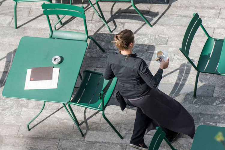 Le Fiamme gialle hanno scovato 250 lavoratori in nero (Locali, blitz contro il lavoro nero in Lombardia. Fipe: Tolleranza zero)