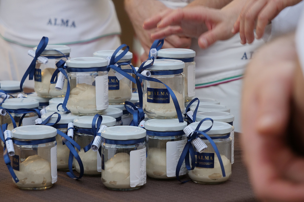 Confezioni firmate Alma di lievito madre Parma celebra la Notte dei Maestri del Lievito Madre