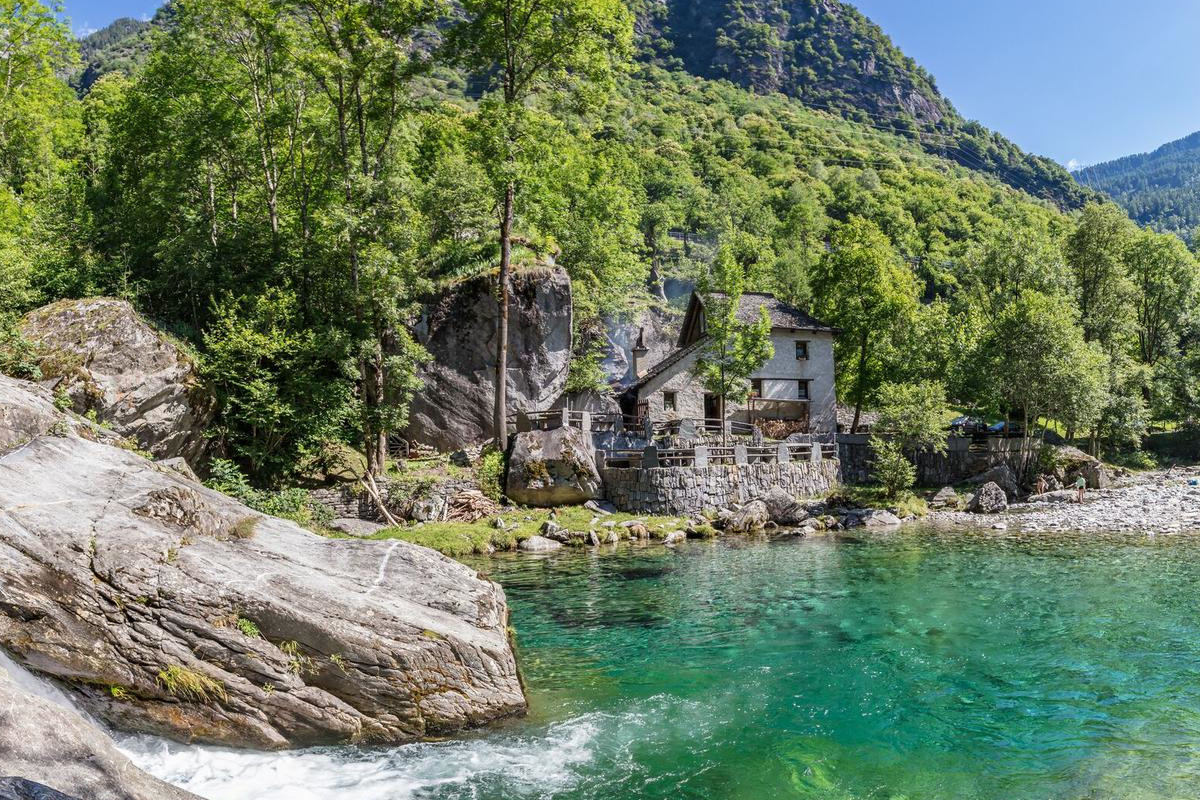 Val Lavizzara, Ascona Locarno Tourism. Foto: Alessio Pizzicannella Tutta la magia e il divertimento del Ticino in autunno Val Lavizzara, Ascona Locarno Tourism. Foto: Alessio Pizzicannella Tutta la magia e il divertimento del Ticino in autunno