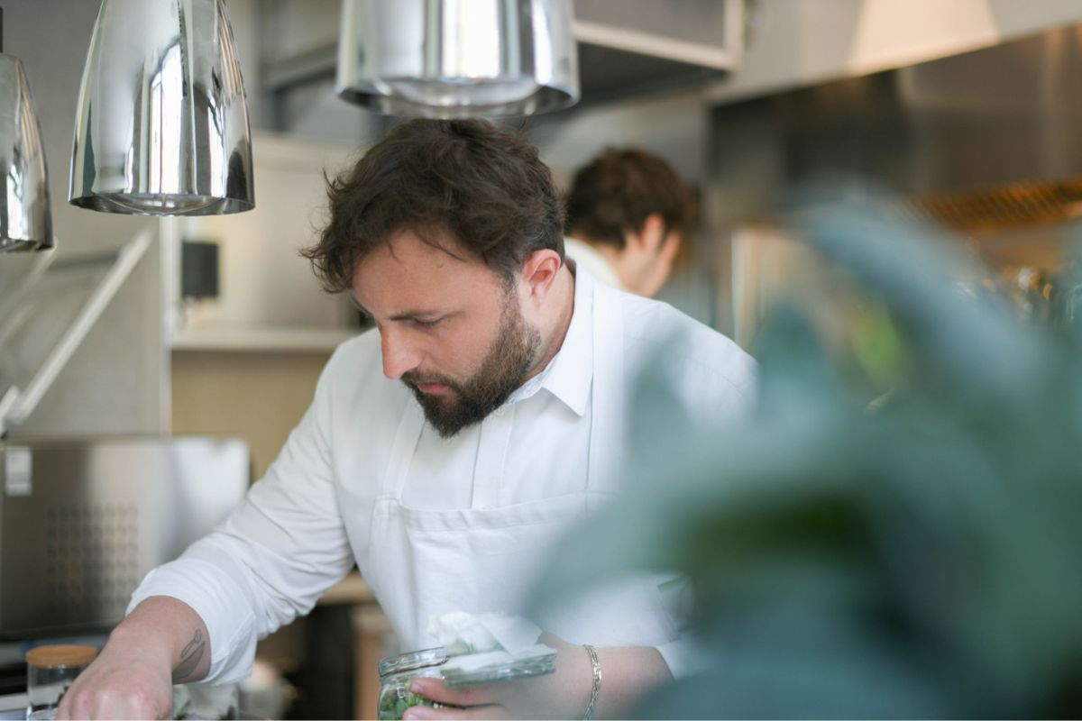 No, il single diner non è (e non dovrà mai essere) un problema per la ristorazione