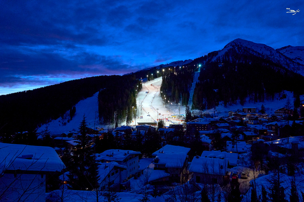 Pista in notturna a Madonna di Campiglio Voglia di sci? Ecco le offerte skipass per la stagione 22-23