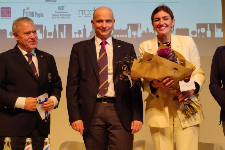 Antonello Maietta, Stefano Zanoni e Chiara Maci Il bergamasco  Stefano Berzi è il miglior sommelier Ais d’Italia