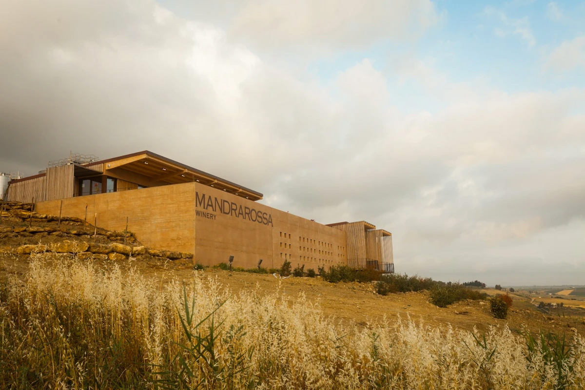 La cantina di Mandarossa presidia il territorio Biodiversità e alto profilo, le parole d’ordine dei vini Mandrarossa