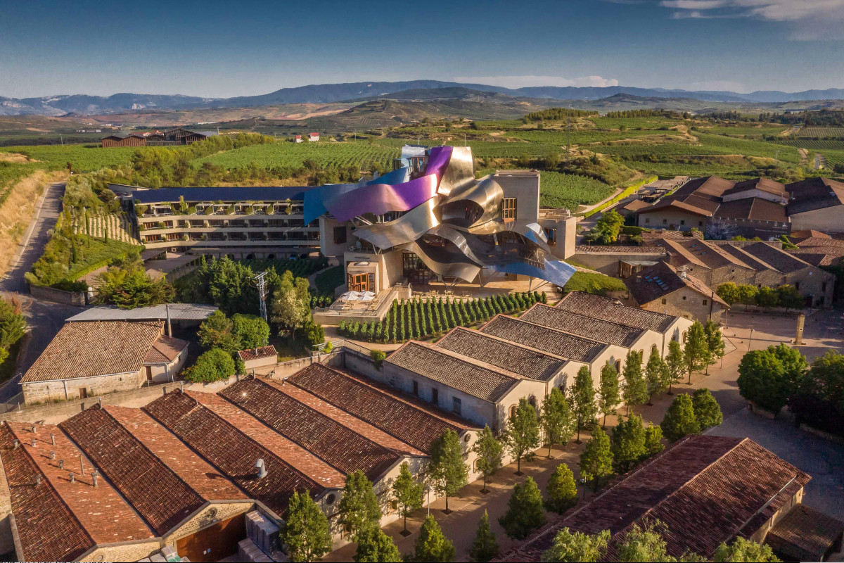 L'Hotel Marqués de Riscal visto dall'alto Paesi Baschi passione allo stato puro. E una gastronomia al top