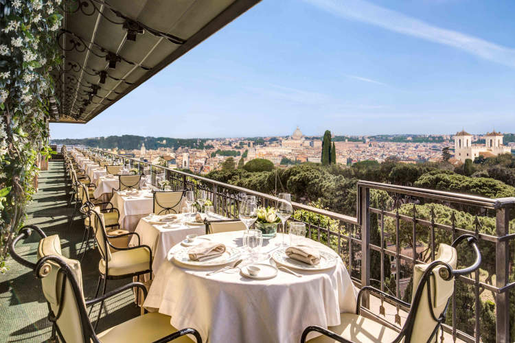 La terrazza del ristorante Mirabelle - Chef Marzetti prepara il rientro «Più attenzione alla materia prima»