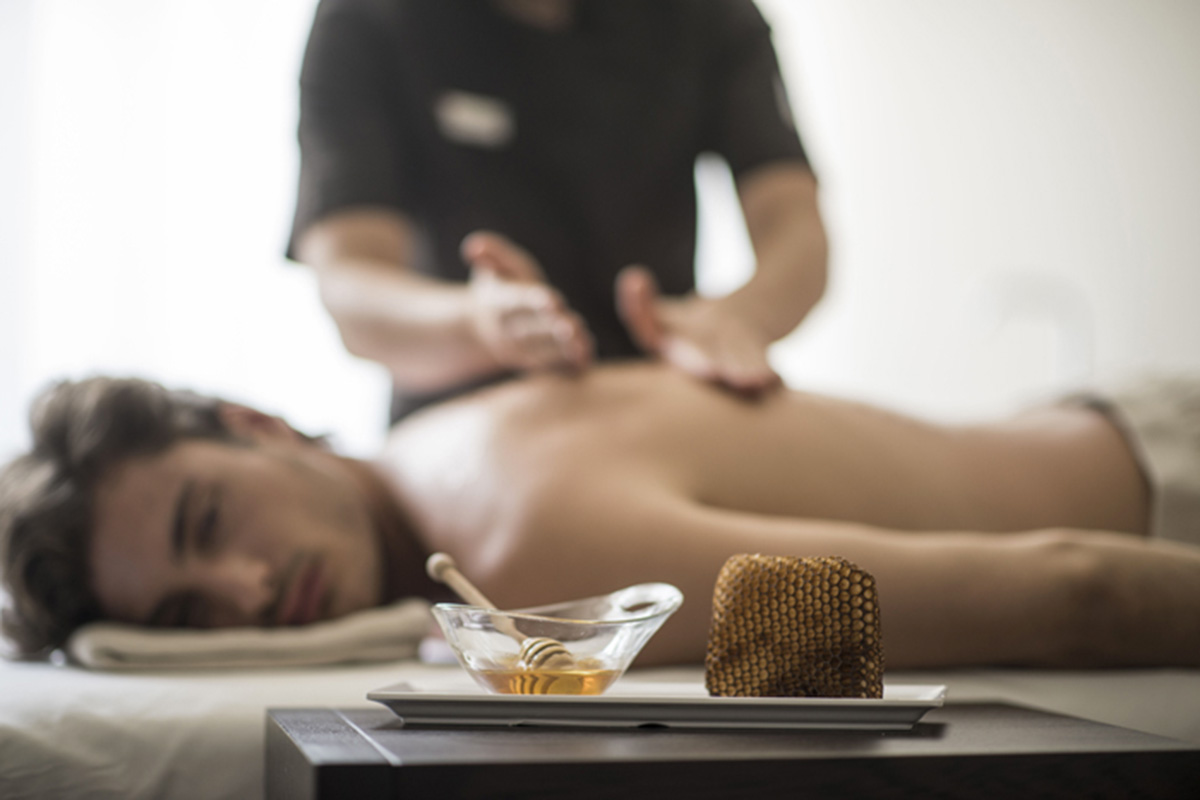 Il miele dell'Alto Adige &egrave; benefico anche per i trattamenti alla schiena - Foto Luca Meneghel Terme Merano: il bagno di vapore &egrave; al miele