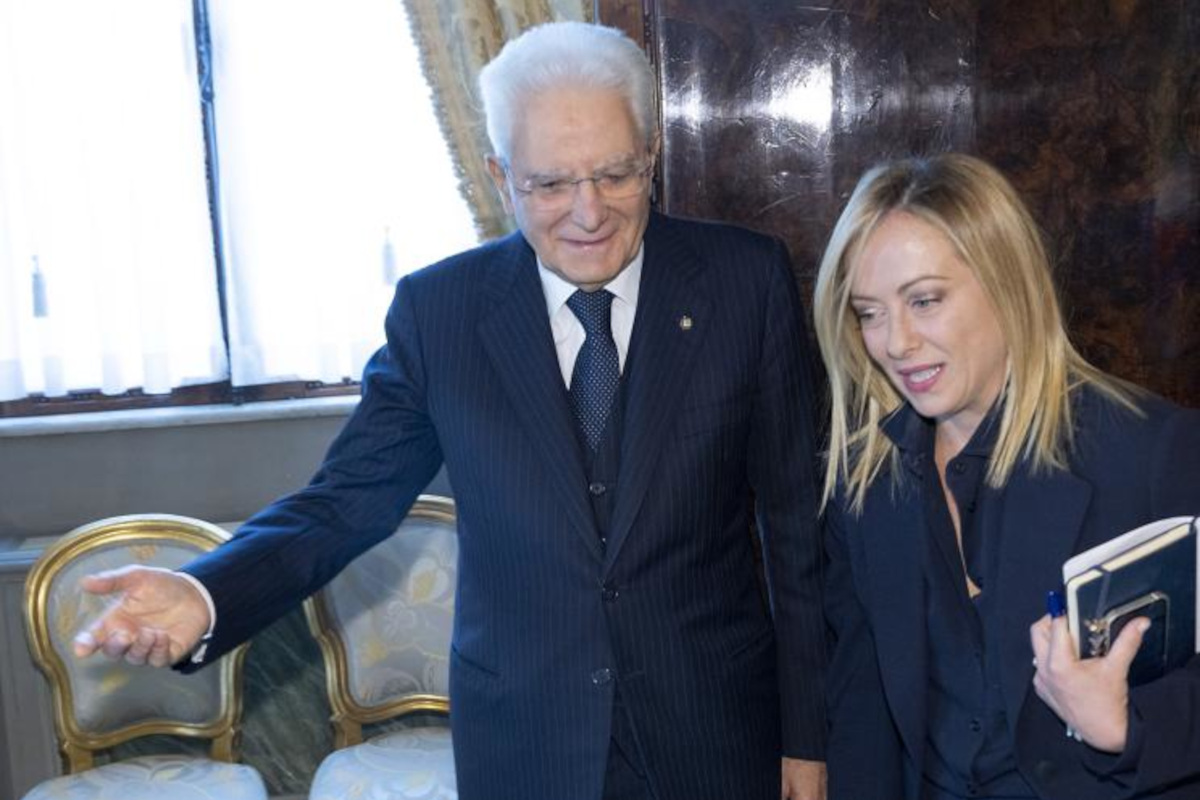 Sergio Mattarella e Giorgia Meloni insieme per risolvere la questione balneari Balneari: con Mattarella a fianco la Meloni cercherà di emanare bandi di gara