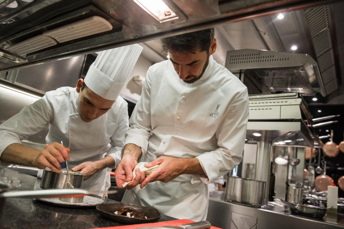 Quando lo chef tristellato Massimiliano Alajmo si inginocchiò al suo maestro