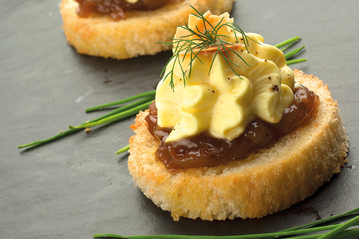 Crostini di cipolla caramellata Le soluzioni di Menù per la pasticceria salata