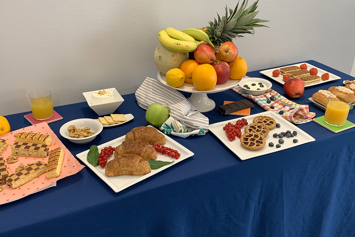 La merenda di metà mnattina deve apportare circa il 5% delle calorie totali della giornata Lo spuntino di metà mattina per crescere bene