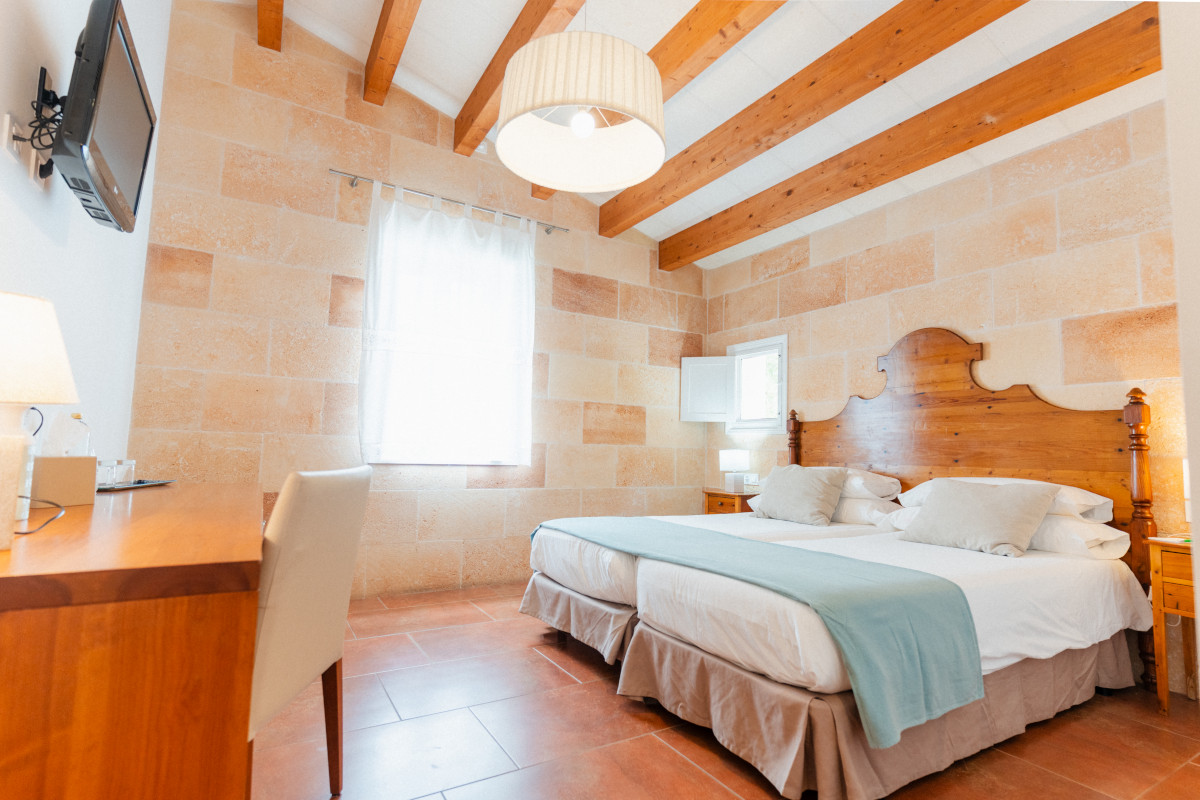 Vacanze a Minorca, i consigli per dormire e mangiare lontano dagli all-inclusive