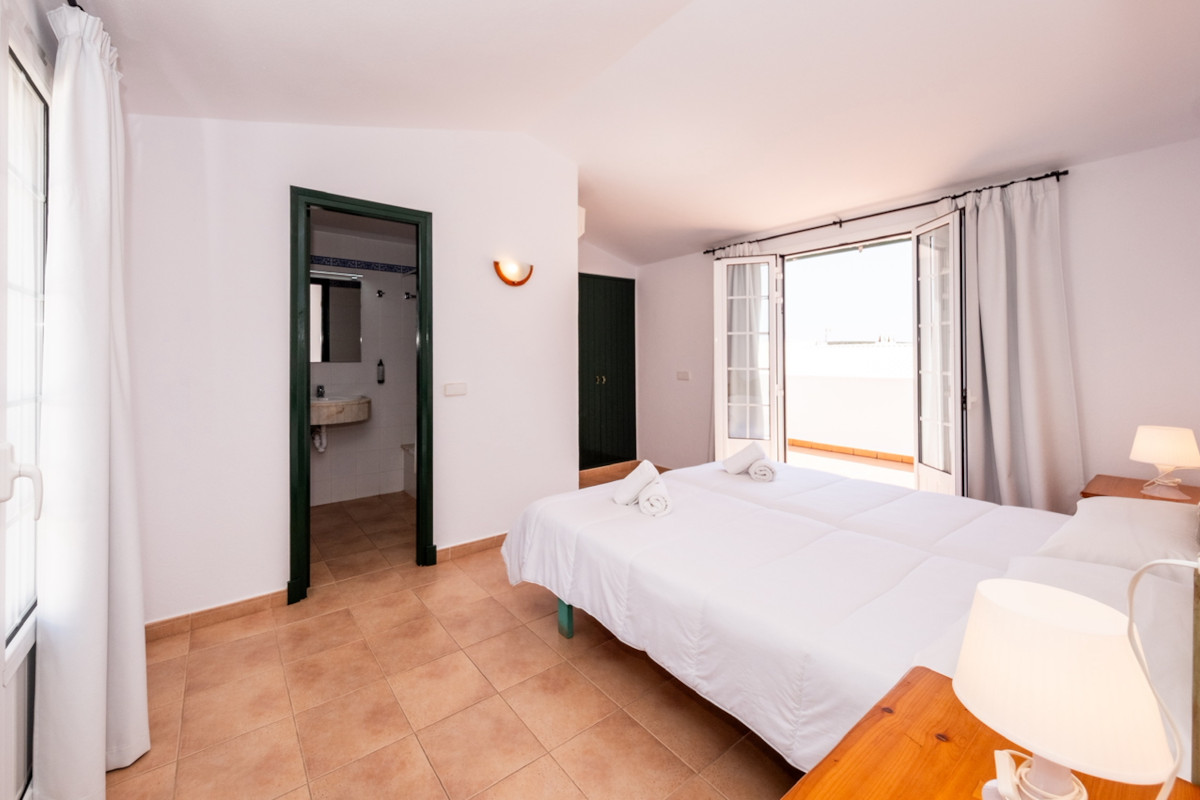 Vacanze a Minorca, i consigli per dormire e mangiare lontano dagli all-inclusive