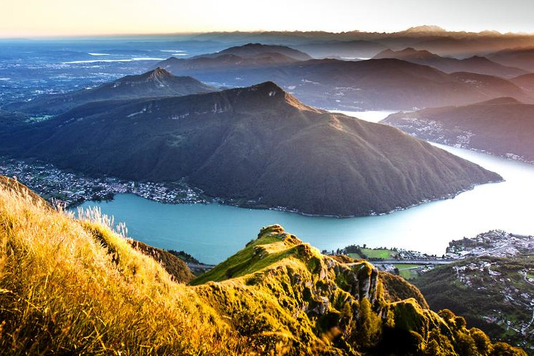 Monte San Giorgio. Fonte: Ticino.ch Escursioni da non perdere nel variopinto autunno ticinese Monte San Giorgio. Fonte: Ticino.ch Escursioni da non perdere nel variopinto autunno ticinese