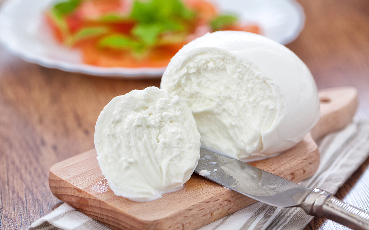 La mozzarella di bufala campana Dop è cresciuta del +21,6% dal 2015 a oggi Mozzarella di Bufala Campano Dop, crescita a doppia cifra dal 2015