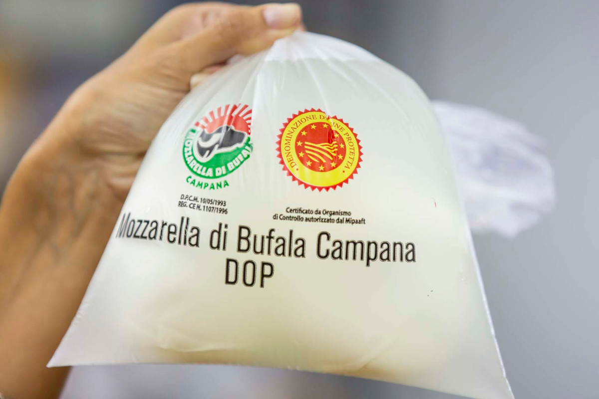 Non solo in Italia, la Mozzarella di bufala campana Dop domina anche in Francia