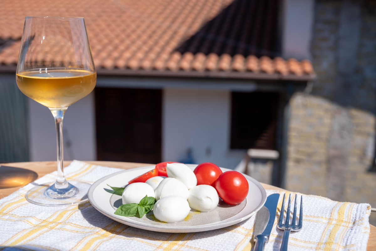 Mozzarella di bufala Campana Dop: dai rosé al marsala, i vini da abbinare