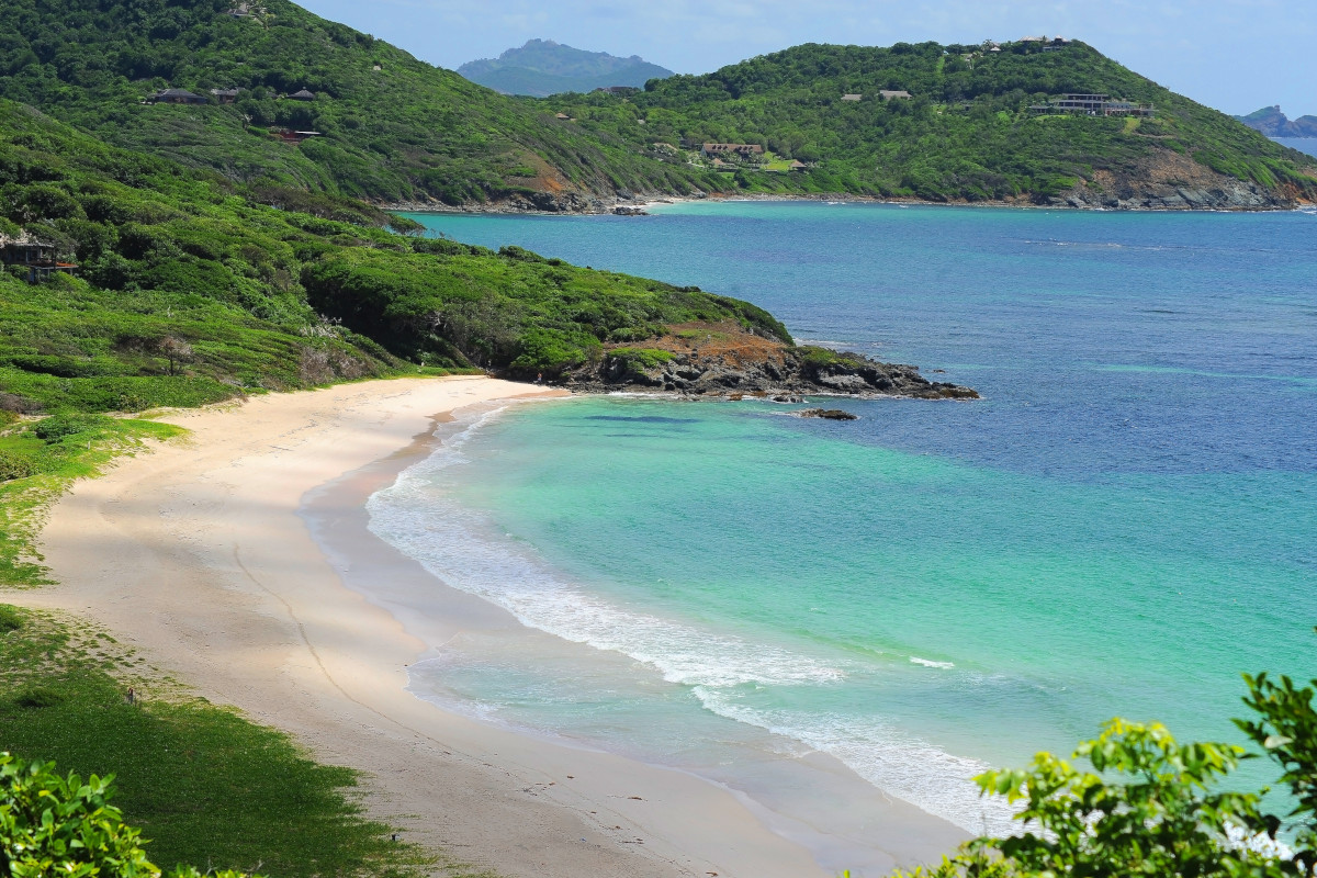 Mustique Vacanze... reali: ecco i 10 luoghi preferiti da Re Carlo III d'Inghilterra