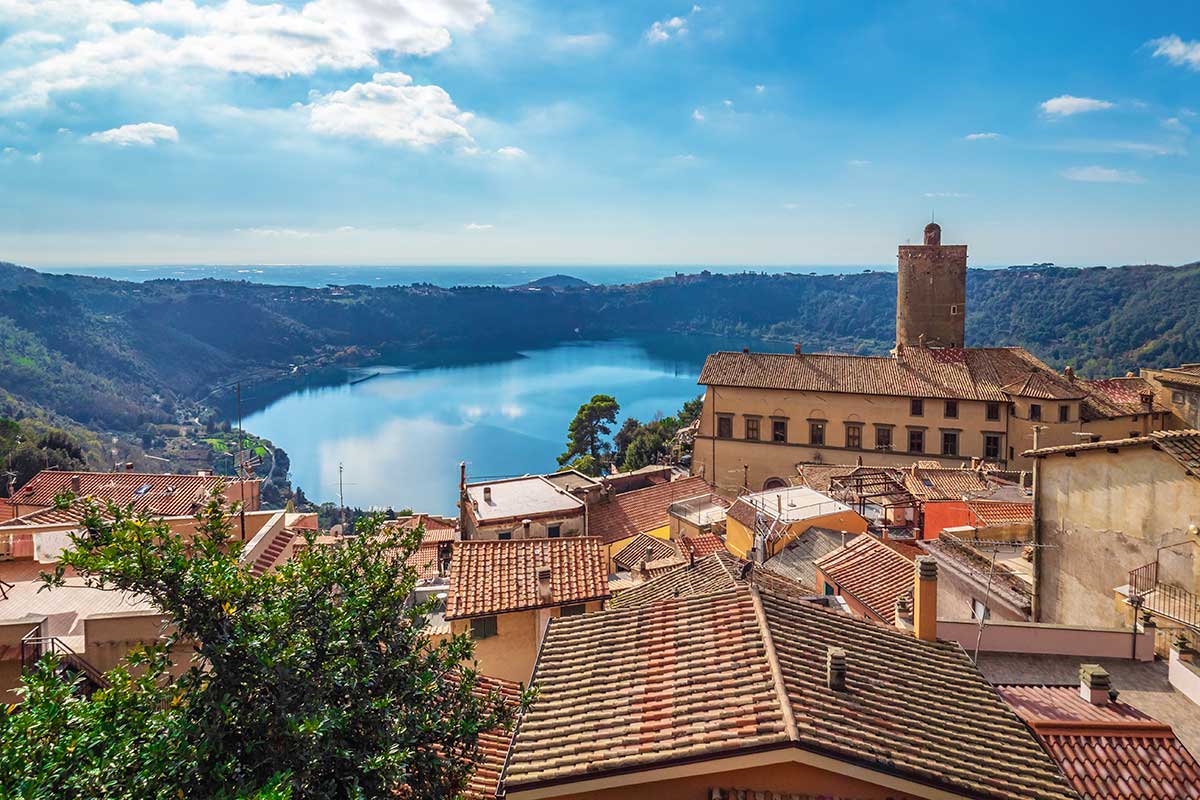 La cittadina di Nemi che fa parte dell'area dei Castelli Romani Nasce Bibere de Arte per la promozione dell'enoturismo ai Catelli Romani e in Ciociaria