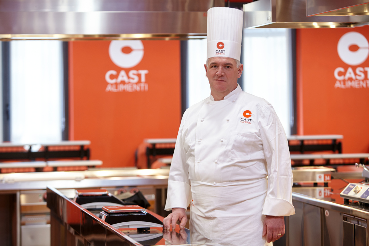 Nicola Michieletto, cuoco e docente di Cast alimenti Hummus piatto della condivisione e ricco di propriet&agrave; benefiche