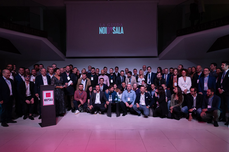 Foto di gruppo alla presentazione della Guida (Esce la Guida di Noi di sala «Un lavoro ancora da valorizzare»)