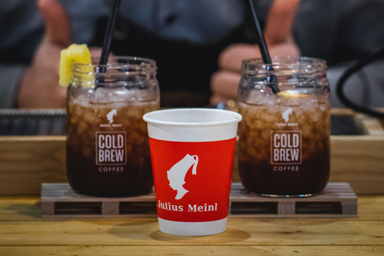 (Il nuovo elegante pack di Julius Meinl 1862 Premium)