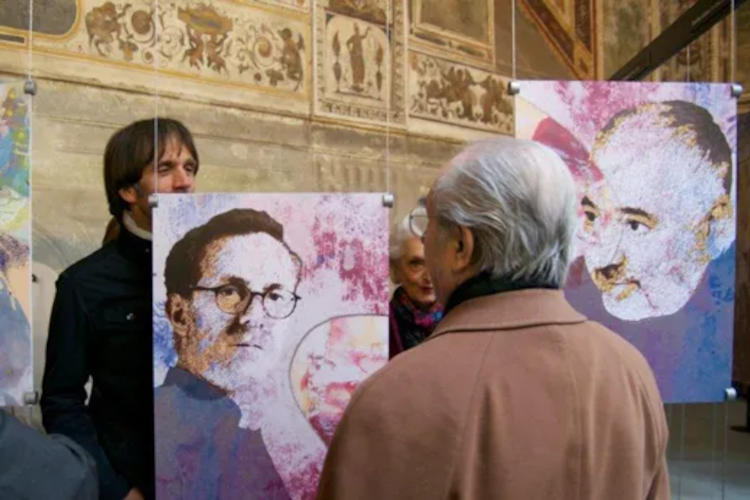 Firenze, a Palazzo vecchio. Premio IaT, 2013: Gualtiero Marchesi osserva il ritratto di Bottura e guarda il suo ex allievo Davide Oldani Oldani presidente de Le Soste. L'alta ristorazione punta sul re della cucina Pop