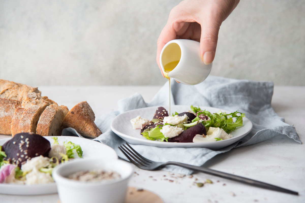 Come valorizzare l'olio extravergine d'oliva a tavola con la mise en place