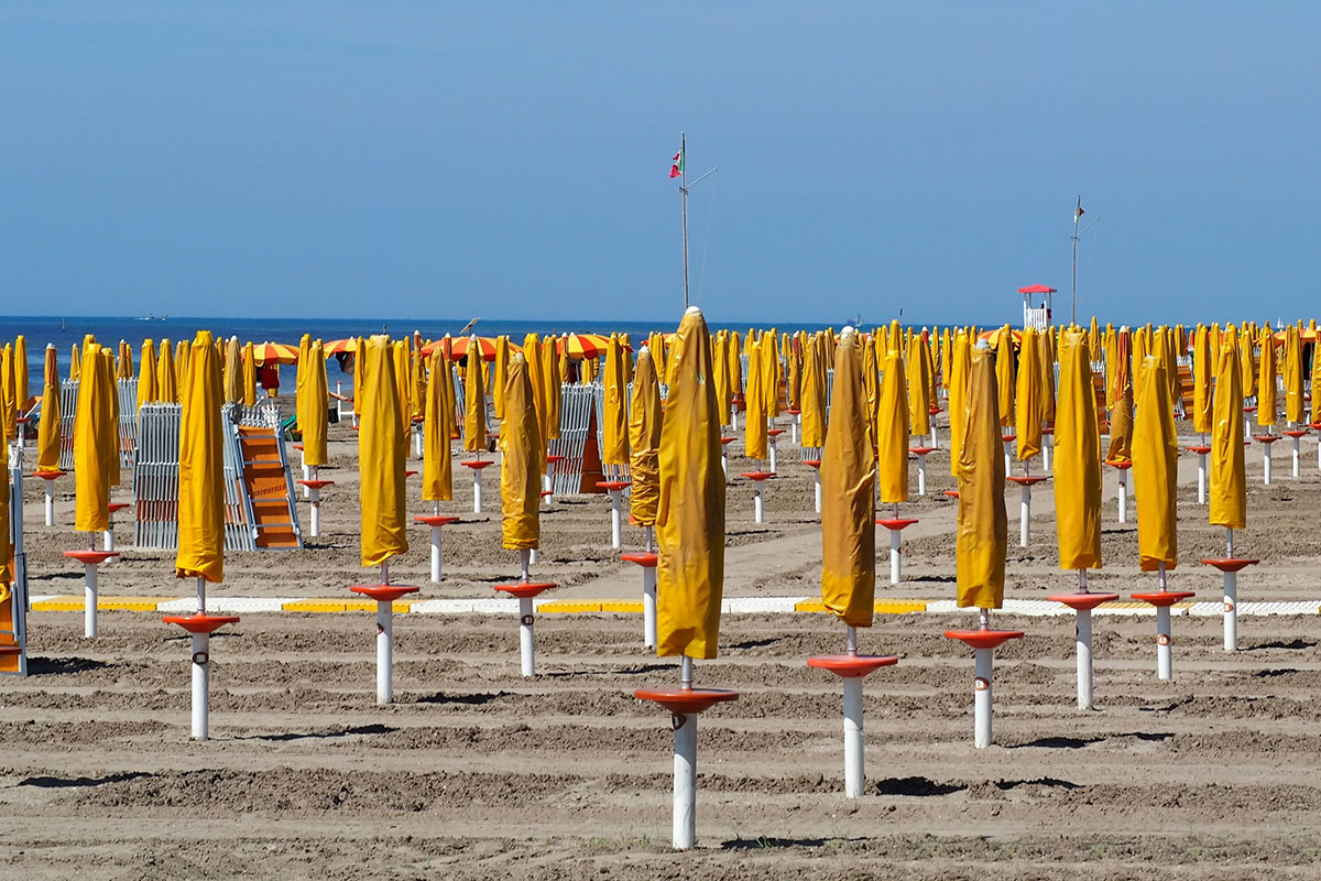 Spiagge, sarà un'estate senza distanziamento: ecco le regole