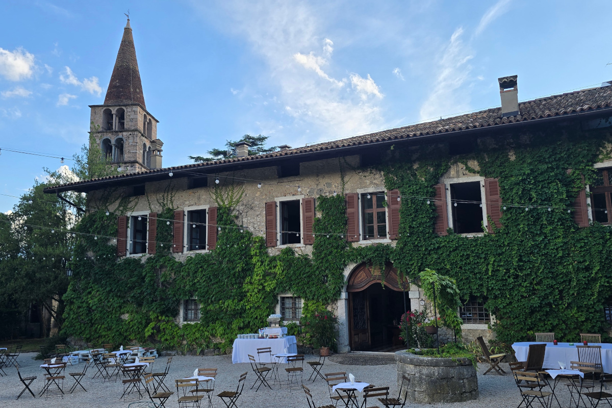 Valérie Bossi Fedrigotti brinda con il Pinot Bianco Oxenfeld