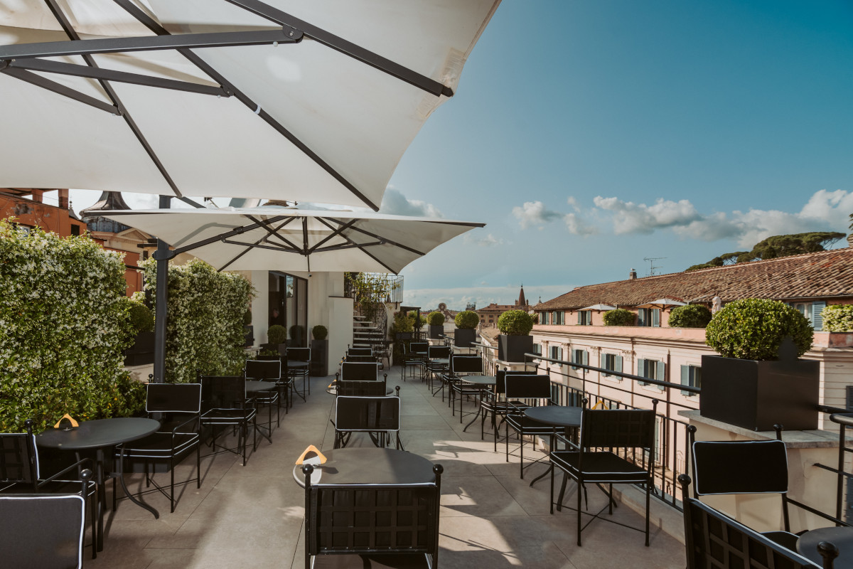 Terrazza Nainer, aperitivi e dopocena tra i tetti di Roma Terrazza Nainer vista sul centro di Roma dall'aperitivo al dopocena