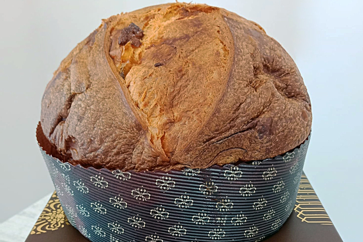 Fiorenzo Ascolese firma il panettone estivo “Cuore di albicocca del Vesuvio”