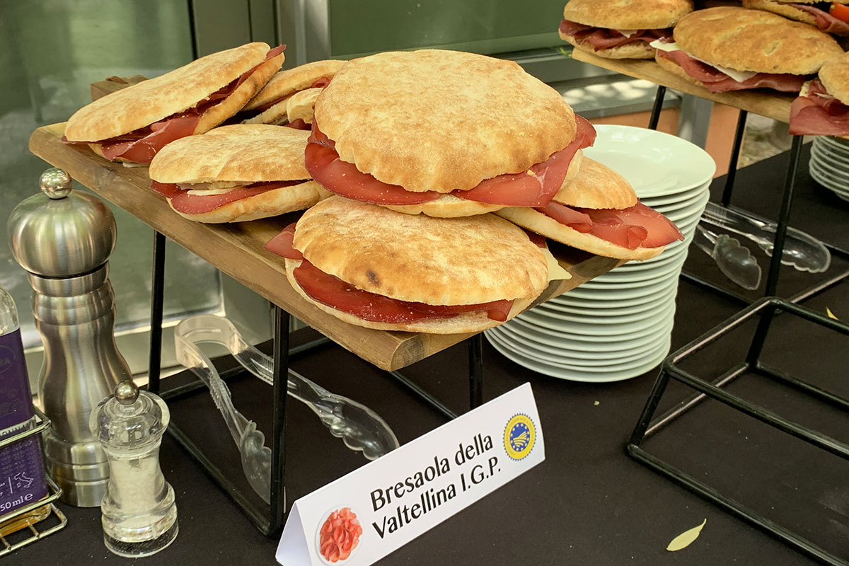 Pane e bresaola, dieci percorsi in bicicletta per “assaporare” la Valtellina