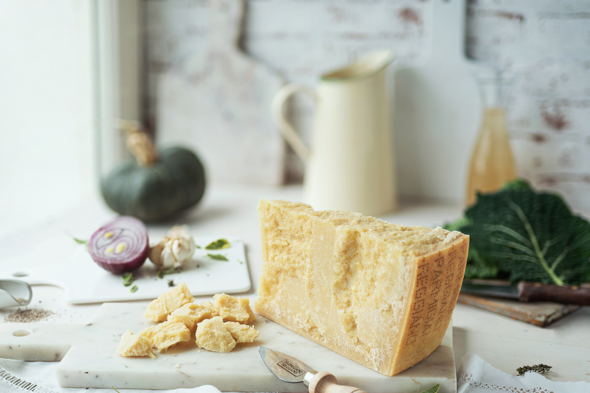 Forma di Parmigiano Reggiano Boom del Parmigiano: ora traina anche il turismo