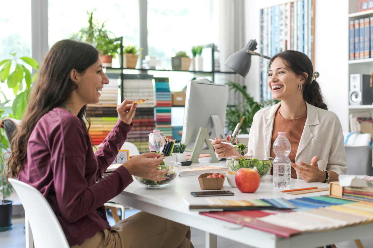 Ristorante, delivery o schiscetta: com'è la pausa pranzo degli italiani?