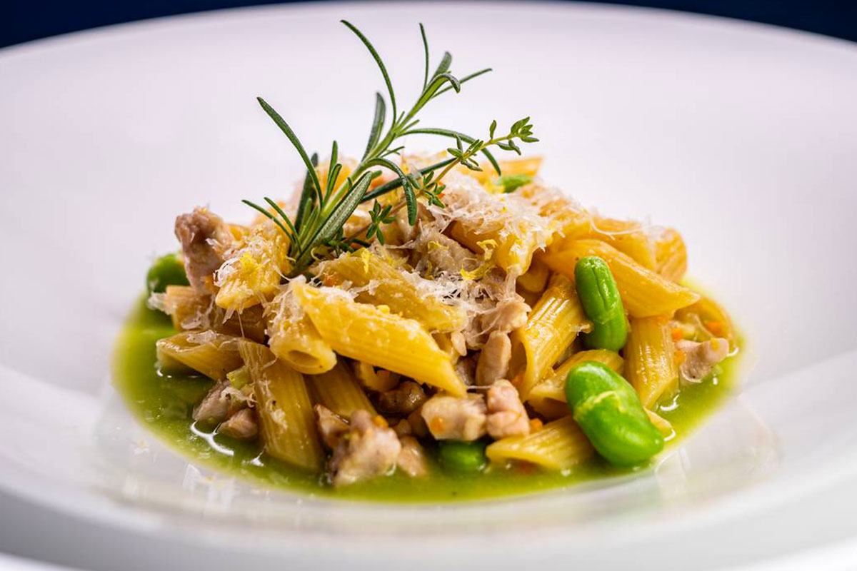 Mezze penne risottate con ragù di coniglio, ave e limone Mezze penne risottate con ragù di coniglio, ave e limone