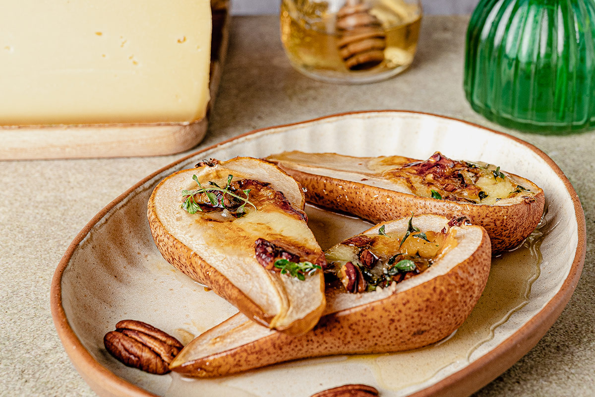 Pere, Fontina Dop Alpeggio, miele, noci pecan e timo