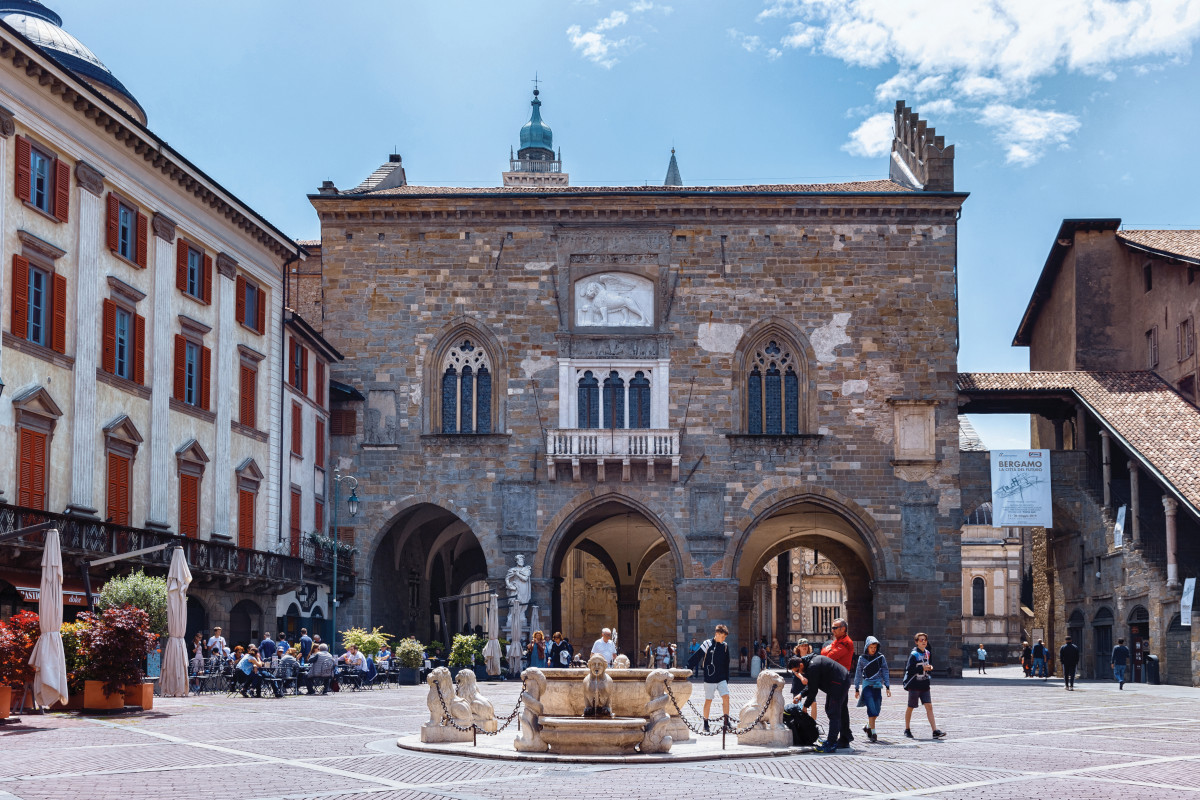 Piazza Vecchia a Bergamo [Capitale della Cultura... a tavola]: Piazza Vecchia e i Casoncelli