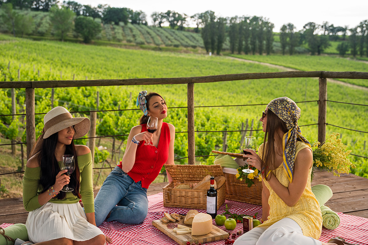 Al classico pic-nic in vigna di Arnaldo Caprai si aggiunge quello elaborato da Gianfranco Vissani Pic-nic in vigna: da Arnaldo Caprai si degusta Vissani