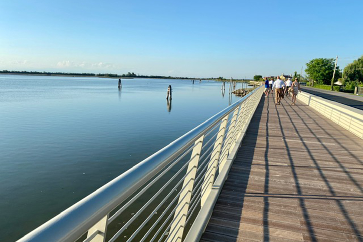 La pista a sbalzo sulla laguna veneta Camminare sull’acqua? Aperta la pista ciclabile a sbalzo sulla Laguna