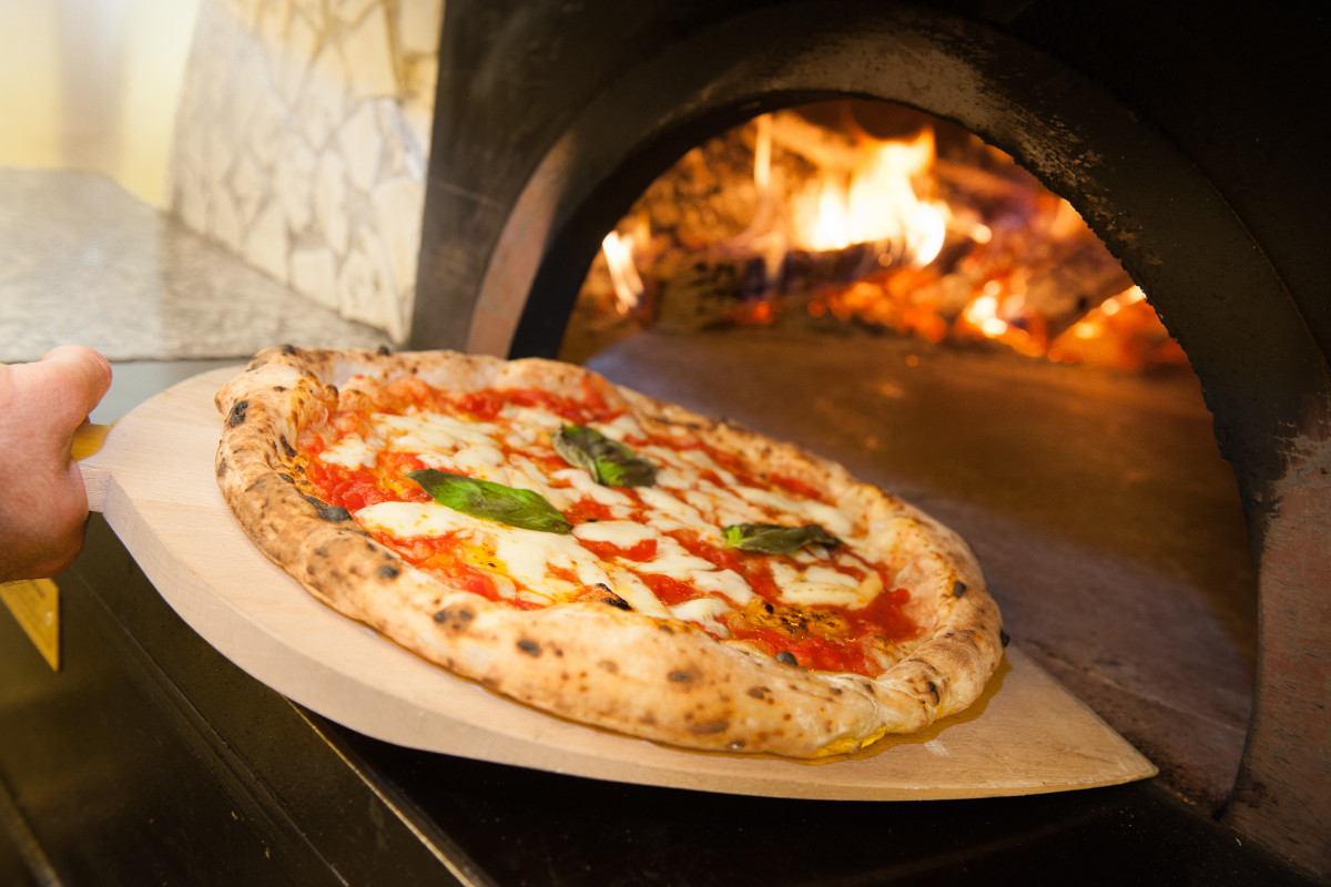 Solo chi sarà certificato Stg potrà usare il nome “Pizza Napoletana” Solo chi sarà certificato Stg potrà usare il nome “Pizza Napoletana”