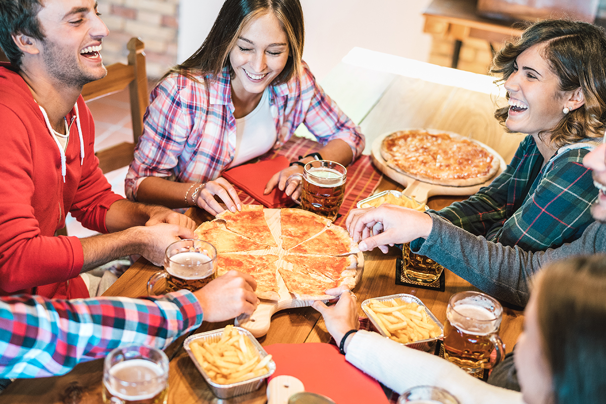 Un modo per ritrovarsi in compagnia Intervista a Sua Maestà, la Pizza. Un disco perfetto che ci rende felici