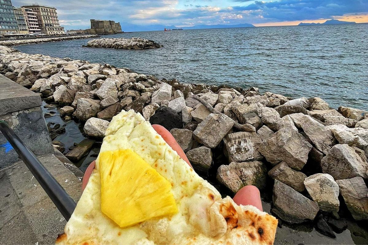 Sorbillo virale con la pizza con l’ananas: ma quante ne ha vendute a Napoli?