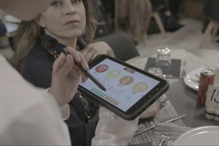 (Una pizzeria gestita da ragazzi autistici Da Samsung l'app per realizzare il sogno)