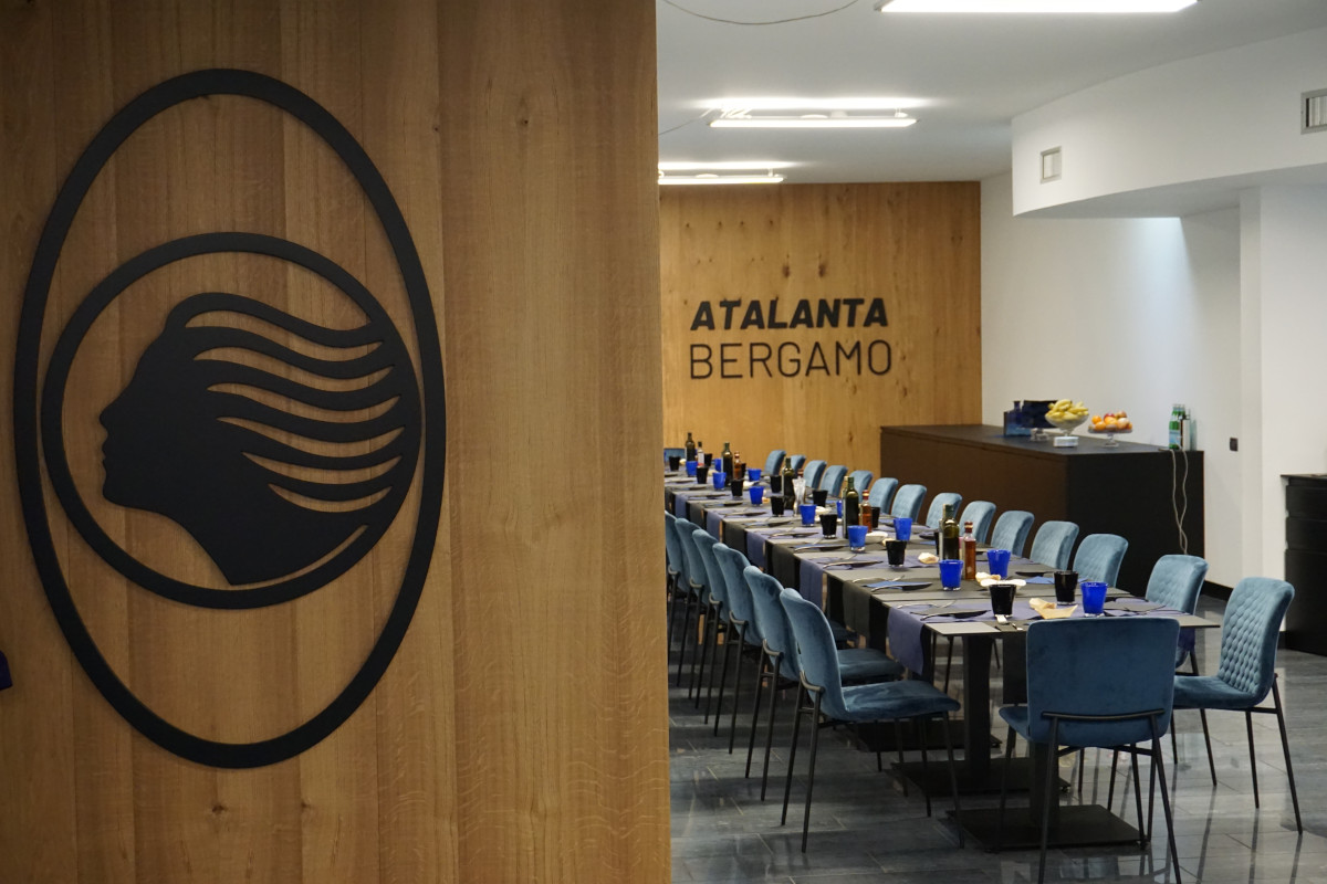 La sala da pranzo dell'Atalanta nel centro sportivo di Zingonia  Cosa mangia un calciatore professionista? Ce lo dicono Dole e Atalanta