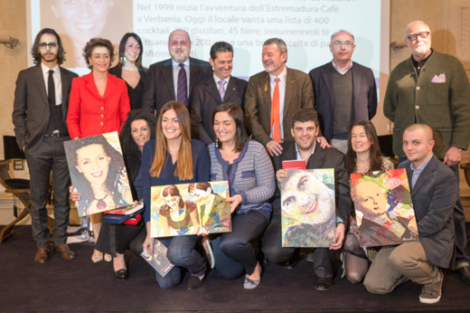 In piedi, da sinistra: Luca Alves (Consorzio Vino Chianti), Annamaria Tossani (presentatrice dell'evento), Serena Stefanoni (Consorzio Grana Padano), Vincenzo Fiore (Credito Valtellinese), Aldo Cursano, Alberto Lupini, Enrico Zanoni (Trentodoc) e il pittore Renato Missaglia. In ginocchio, da sinistra: Cinzia Ferro, Chiara e Angela Maci, Ilario Vinciguerra, Ketty Magni (scrittrice) e Vincenzo Donatiello