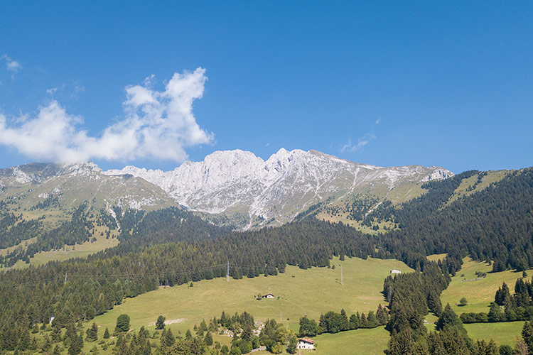 Uno scorcio con vista sulla Presolana Riscoprire montagne dimenticate Nella bergamasca boom del turismo